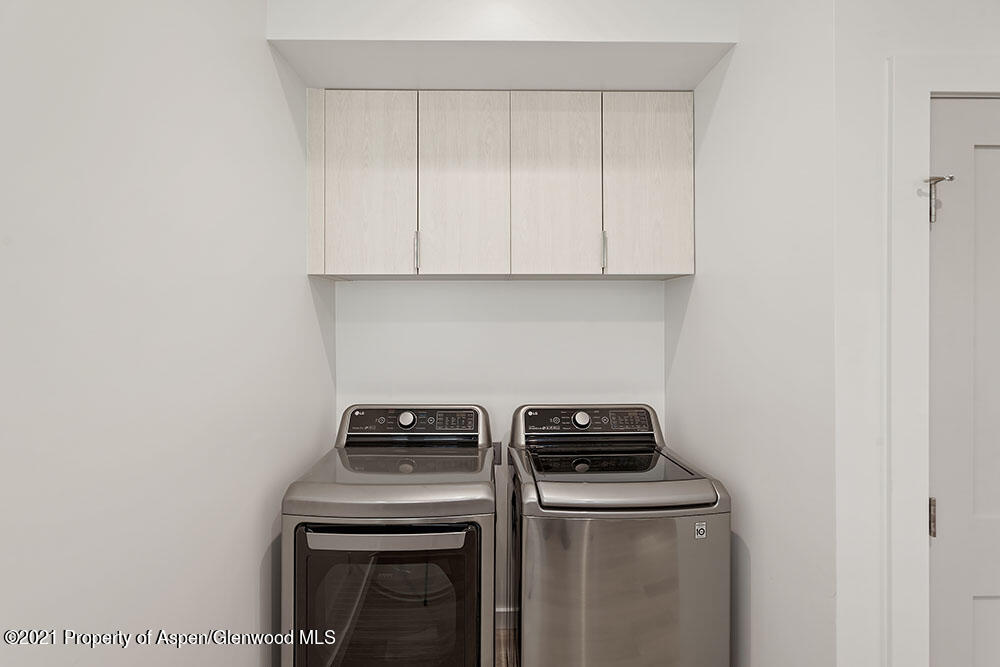 132 Valley Court Basalt, CO 81621 - Photo 33 of 38 a kitchen with a stove and a microwave