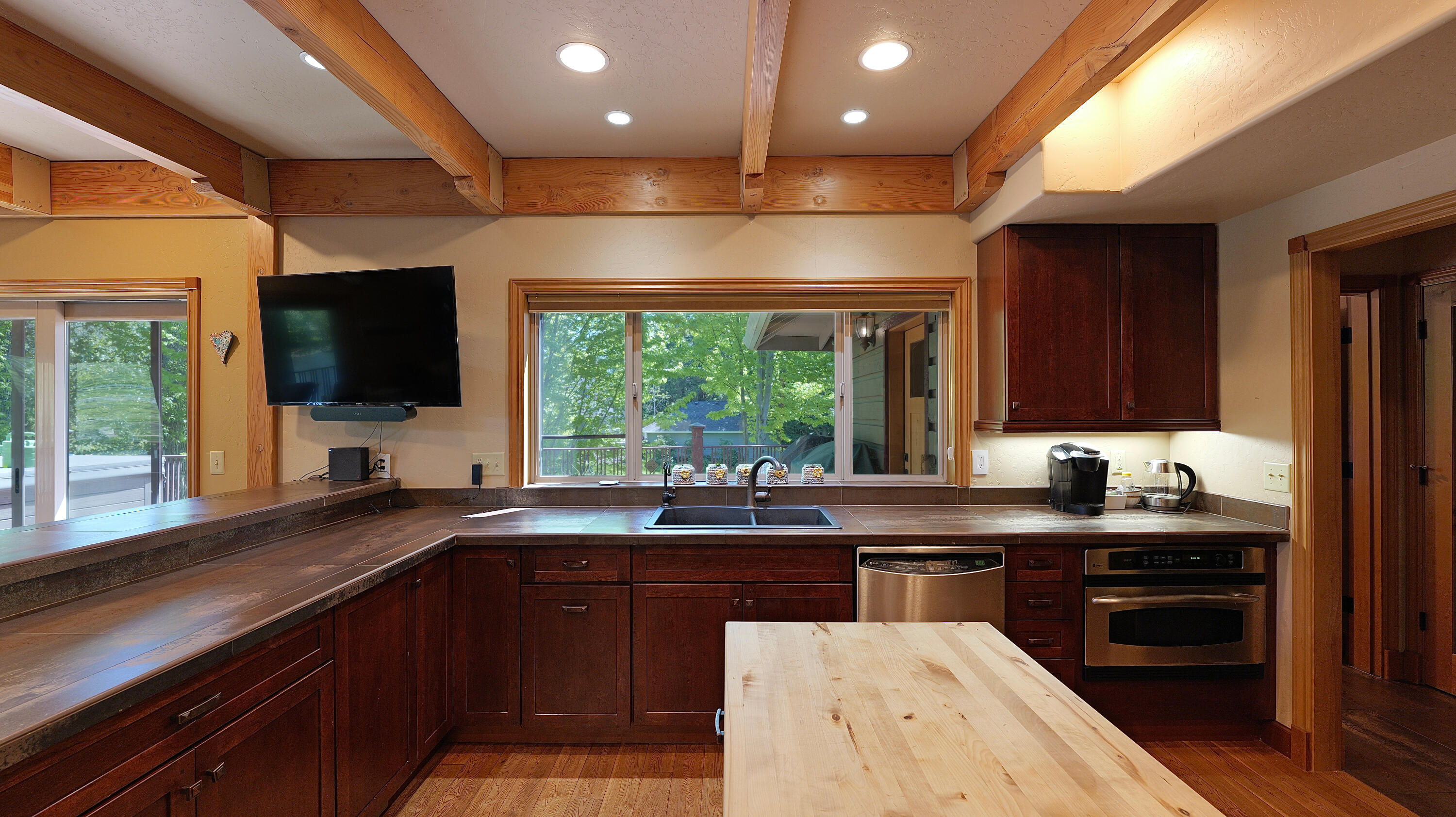 343 Rene Drive Shady Cove, OR 97539 - Photo 17 of 152 Kitchen