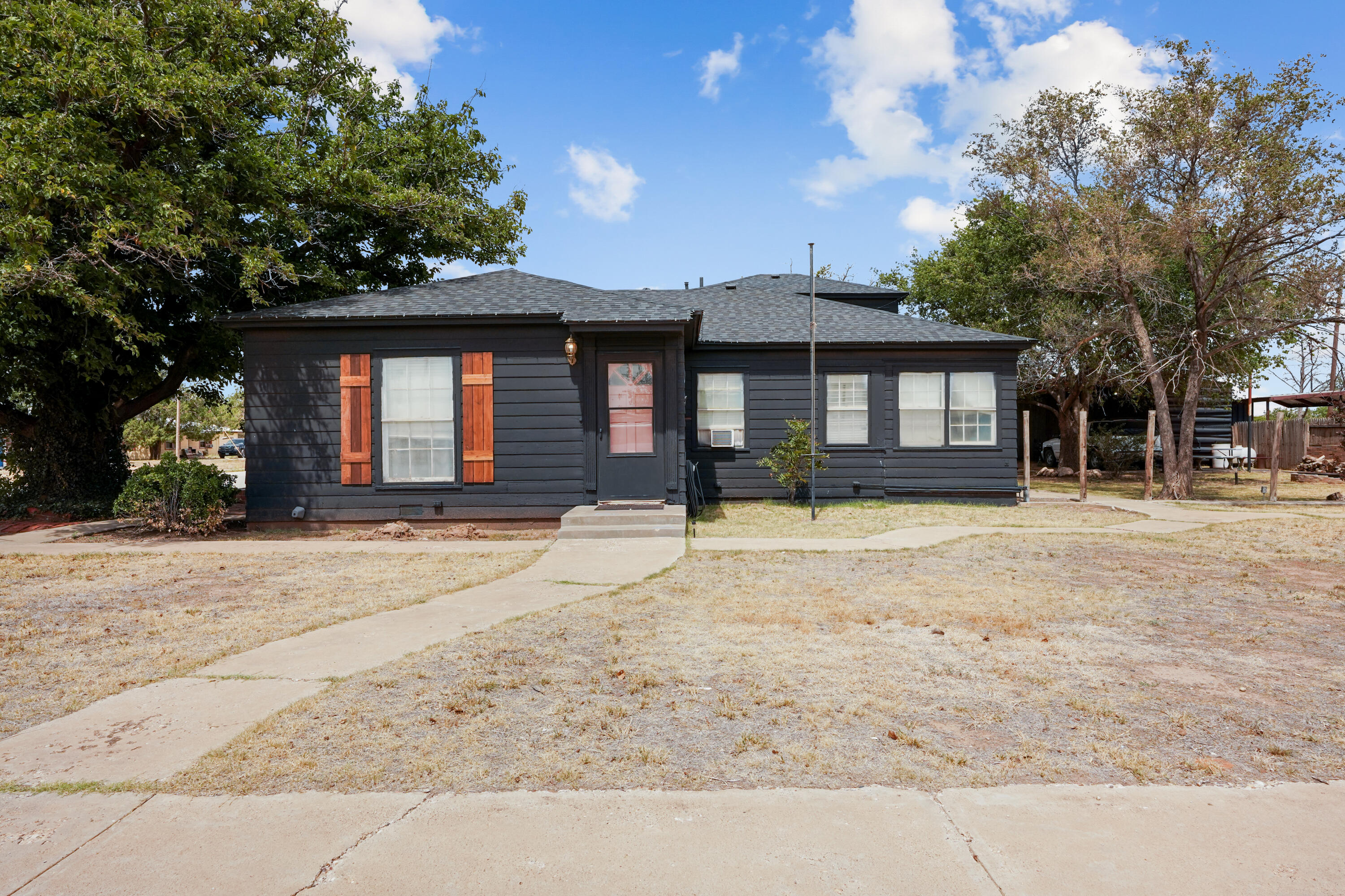 101 Watts Avenue Ralls, TX 79357 - Photo 1 of 28 DSC07796