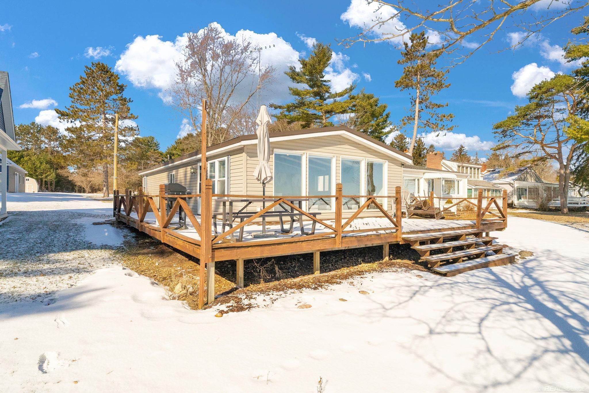 8723 Lakeshore Road Lexington, MI 48450 - Photo 4 of 54