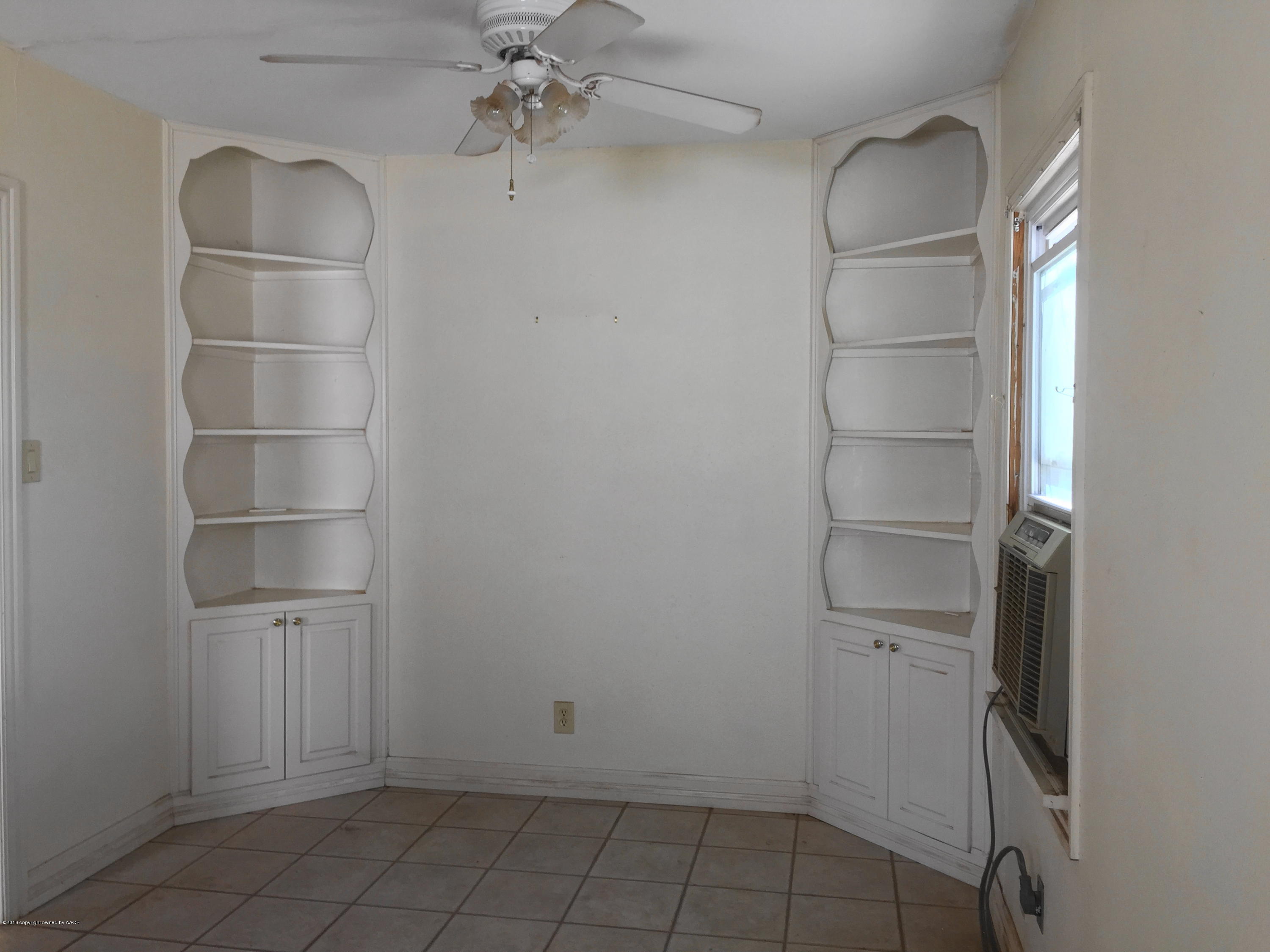 906 South Austin Street Amarillo, TX 79102 - Photo 4 of 10 wooden floor in an empty room
