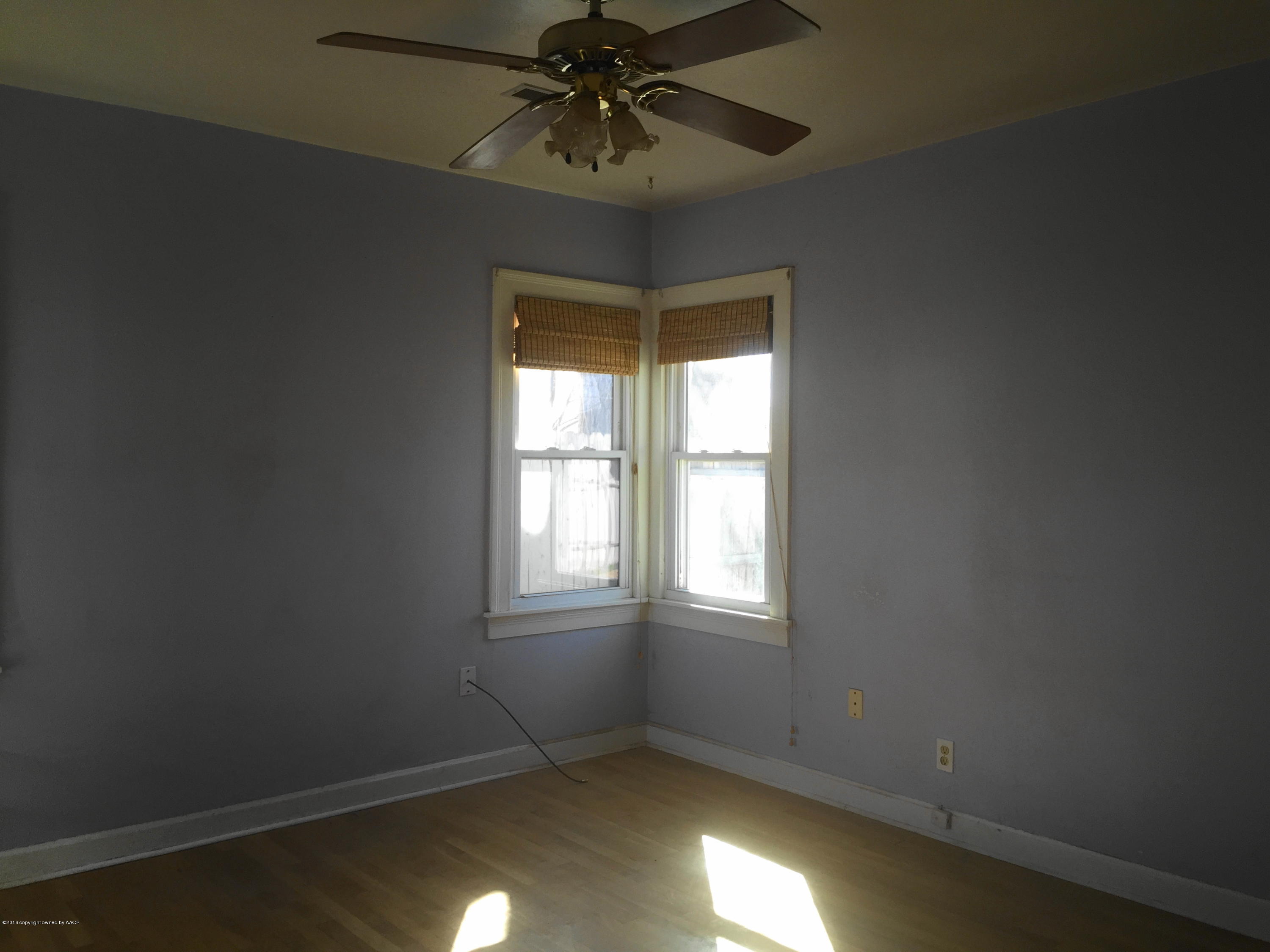 906 South Austin Street Amarillo, TX 79102 - Photo 5 of 10 an empty room with a window and a fan
