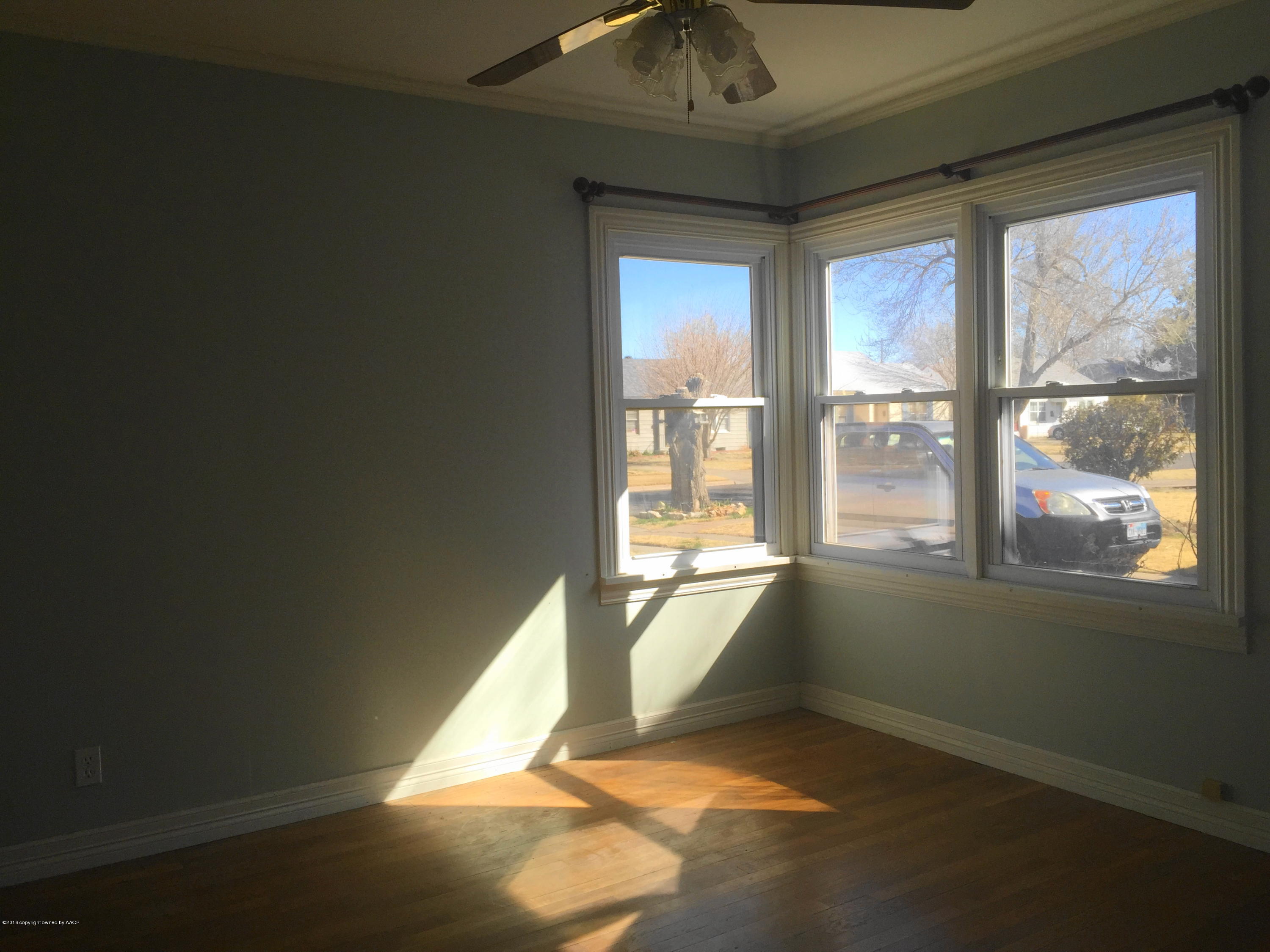 906 South Austin Street Amarillo, TX 79102 - Photo 7 of 10 a view of an empty room and window