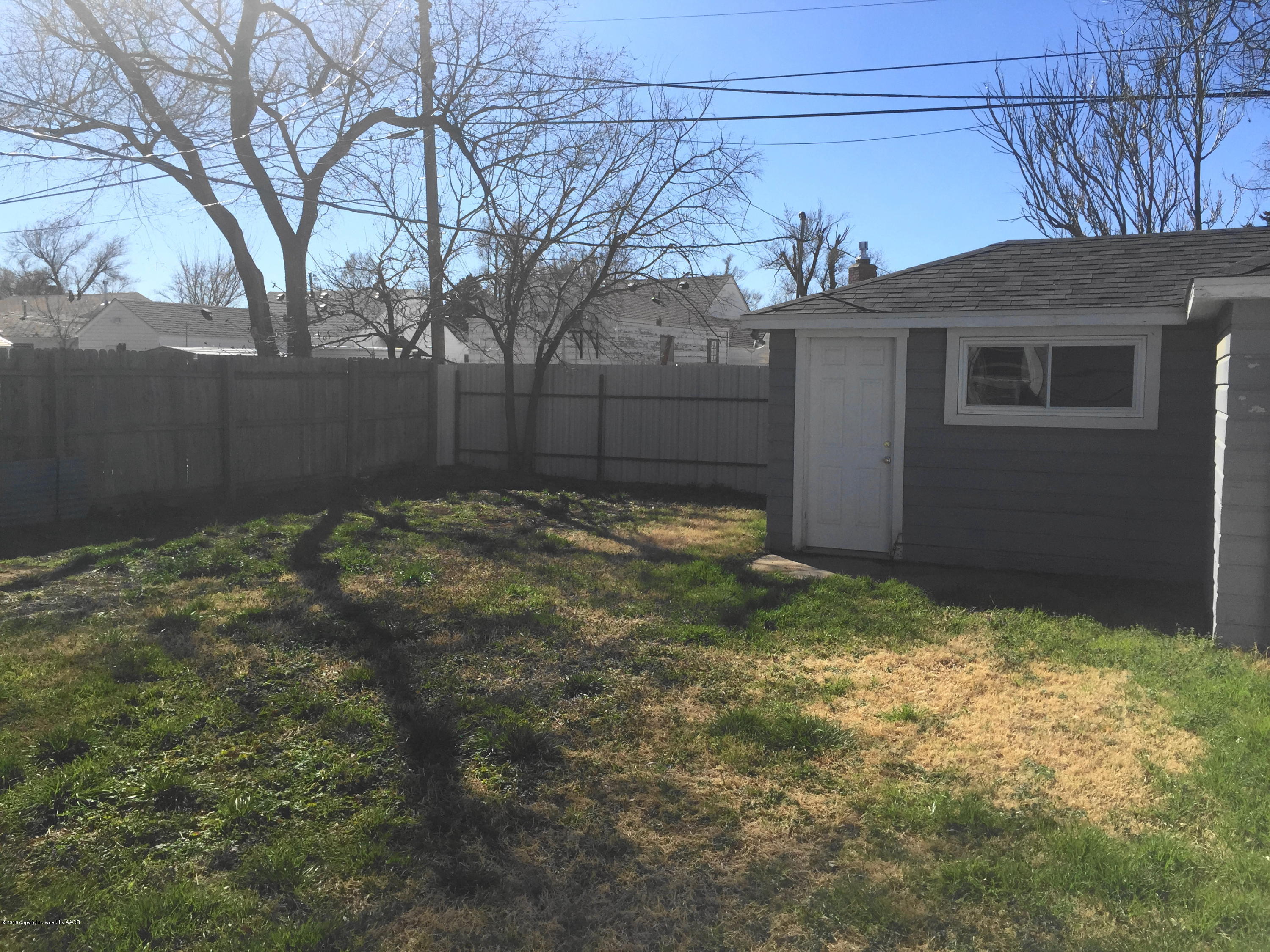 906 South Austin Street Amarillo, TX 79102 - Photo 9 of 10 a backyard of a house
