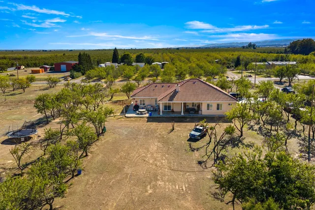 a view of a house with a outdoor space