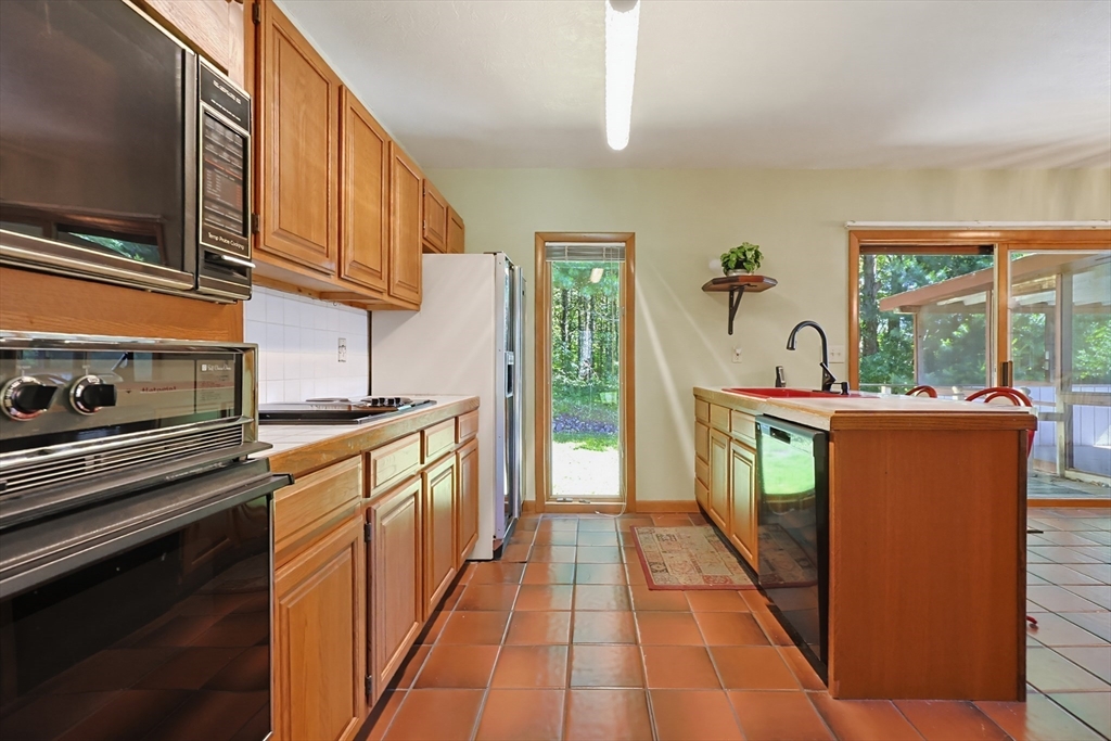 42 Jolicoeur Avenue Spencer, MA 01562 - Photo 8 of 39
