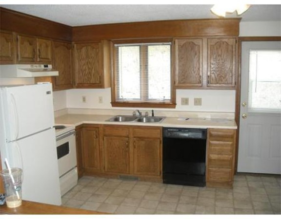 704 Russell Road, Unit B Westfield, MA 01085 - Photo 4 of 12