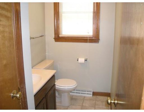 704 Russell Road, Unit B Westfield, MA 01085 - Photo 8 of 12