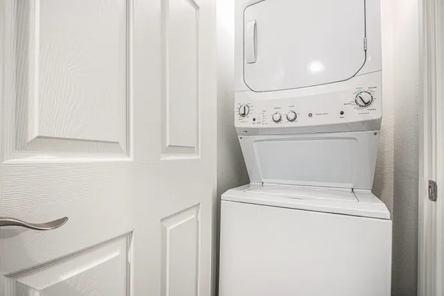 $225,000 | 1880 White Oak Drive, Unit 111, Houston, TX 77009