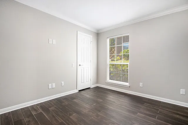 $225,000 | 1880 White Oak Drive, Unit 111, Houston, TX 77009