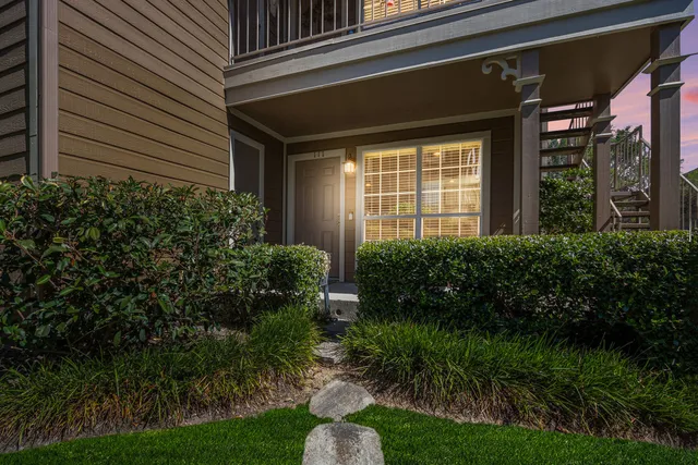 $225,000 | 1880 White Oak Drive, Unit 111, Houston, TX 77009