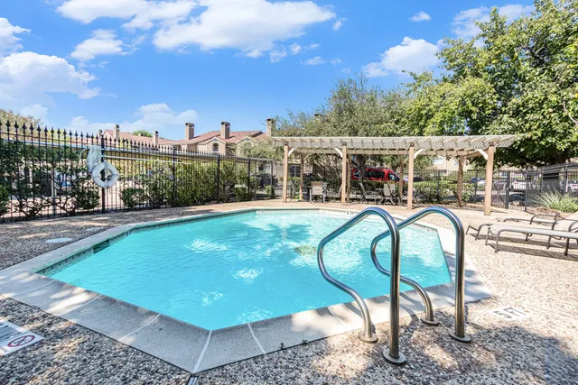 $225,000 | 1880 White Oak Drive, Unit 111, Houston, TX 77009