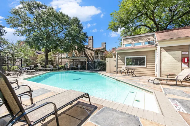 $225,000 | 1880 White Oak Drive, Unit 111, Houston, TX 77009