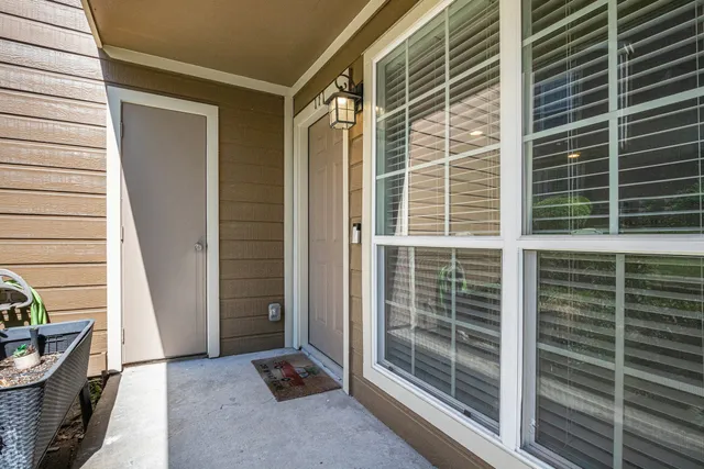 $225,000 | 1880 White Oak Drive, Unit 111, Houston, TX 77009