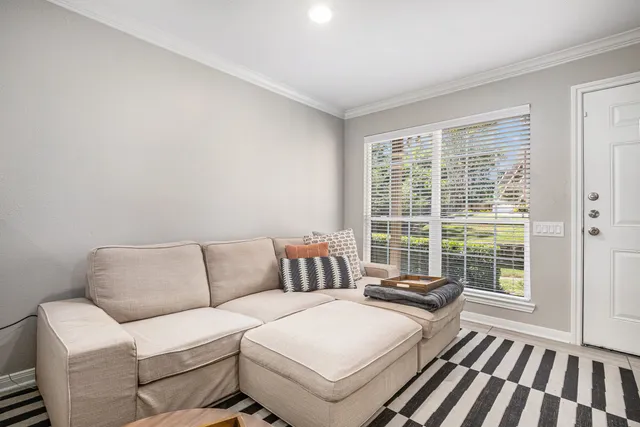 $225,000 | 1880 White Oak Drive, Unit 111, Houston, TX 77009