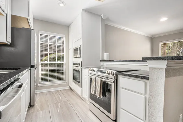 $225,000 | 1880 White Oak Drive, Unit 111, Houston, TX 77009