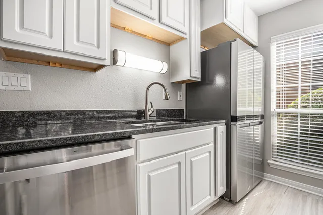 $225,000 | 1880 White Oak Drive, Unit 111, Houston, TX 77009