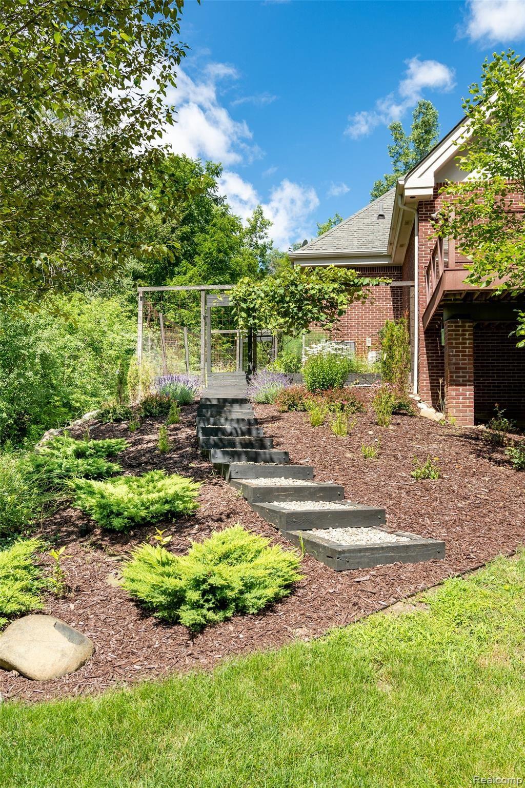 5015 Old Mill Road Rochester, MI 48306 - Photo 74 of 85 SIDE GARDEN