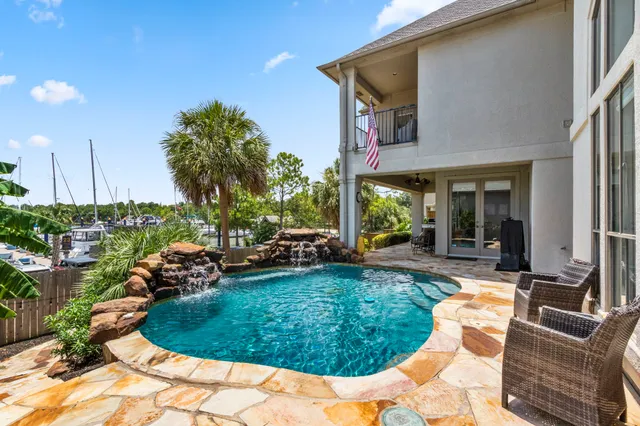 $1,149,000 | 4 Mariners Lane, Kemah, TX 77565