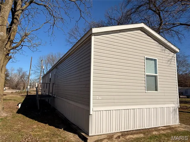 $97,000 | 106 West Railroad Street, Gideon, MO 63848
