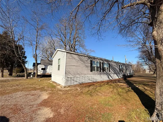 $97,000 | 106 West Railroad Street, Gideon, MO 63848