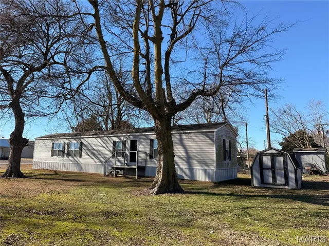 $97,000 | 106 West Railroad Street, Gideon, MO 63848