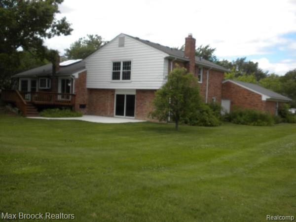 2475 Wickfield Road West Bloomfield, MI 48323 - Photo 23 of 27 Back