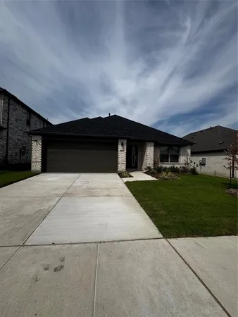 $2,800 | 241 Bright Alcove Court, Lavon, TX 75166