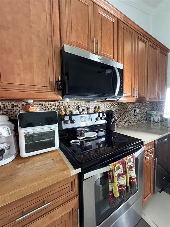 36 Lakepointe Circle Kissimmee, FL 34743 - Photo 5 of 44