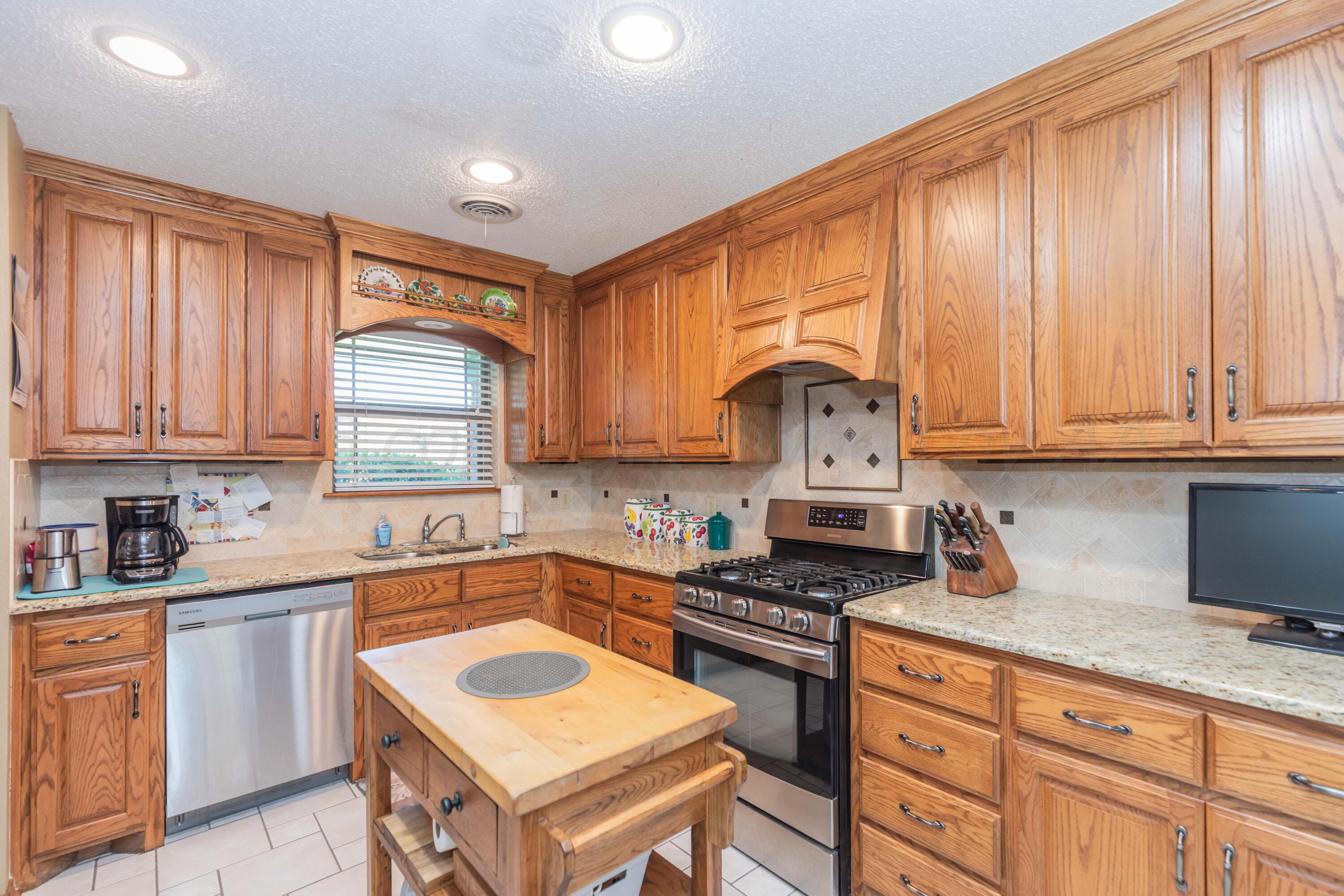 8203 Lamount Drive Amarillo, TX 79110 - Photo 21 of 39 KITCHEN VIEW 3