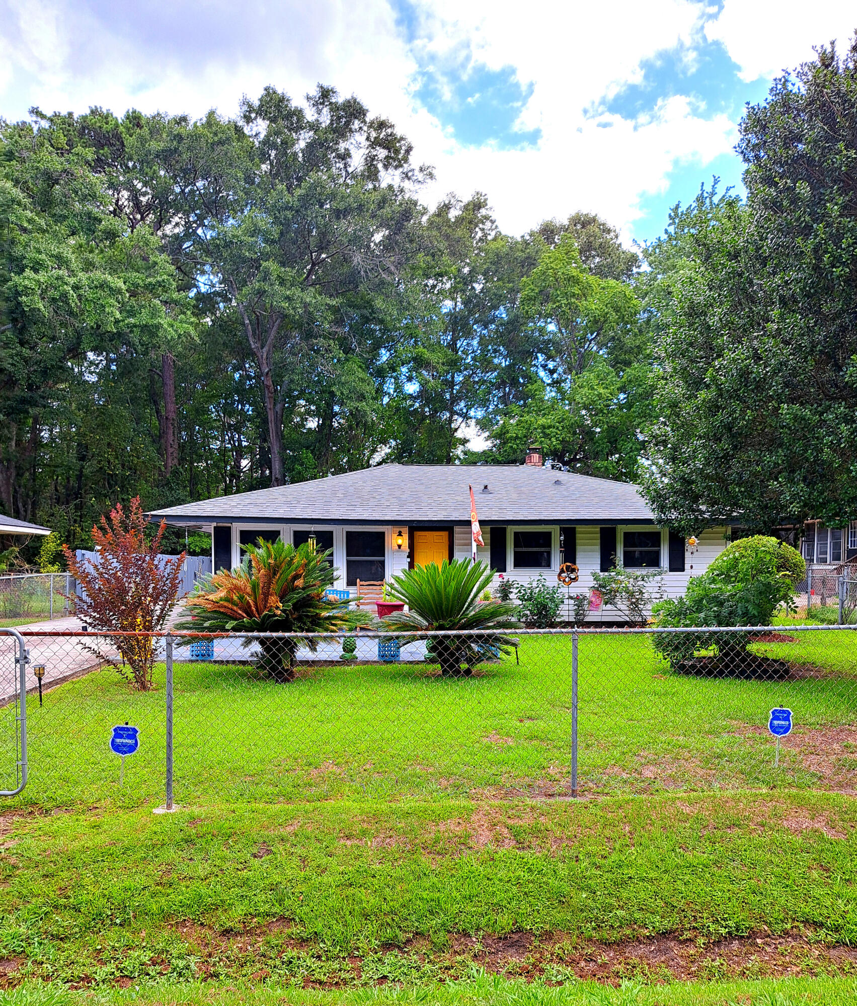 2312 Falcon Road North Charleston, SC 29406 - Photo 1 of 15