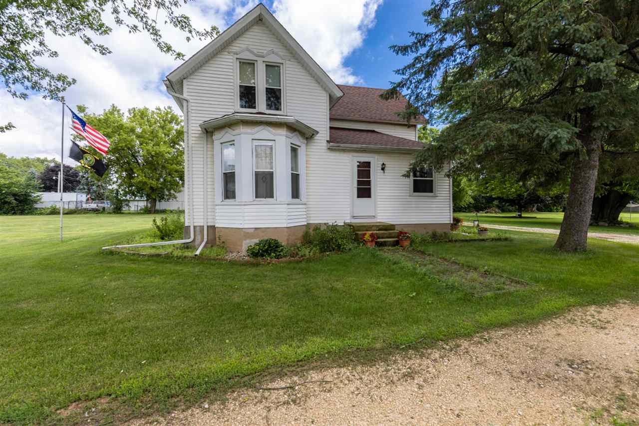 6975 Garden Prairie Road Garden Prairie, IL 61038 - Photo 3 of 28 a front view of a house with a yard