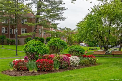 $195,000 | 9 Bryant Crescent, Unit 2F, White Plains, NY 10605