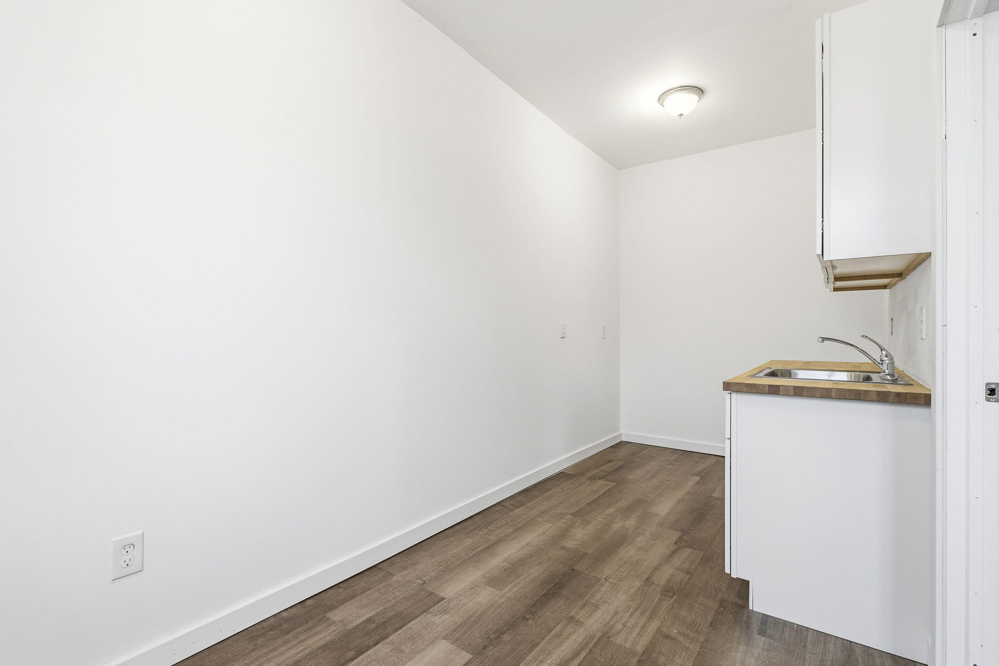 3295 Rochester Street, Unit 3 Detroit, MI 48206 - Photo 6 of 10 6-web-or-mls-Rochester_3295_Unit1 - Kitc