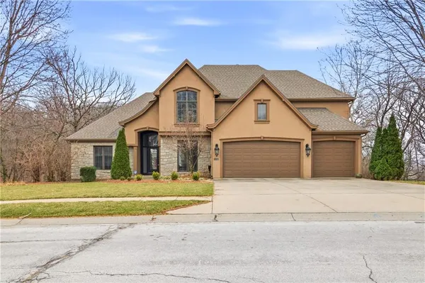 $795,000 | 10514 Northwest River Hills Drive, Parkville, MO 64152