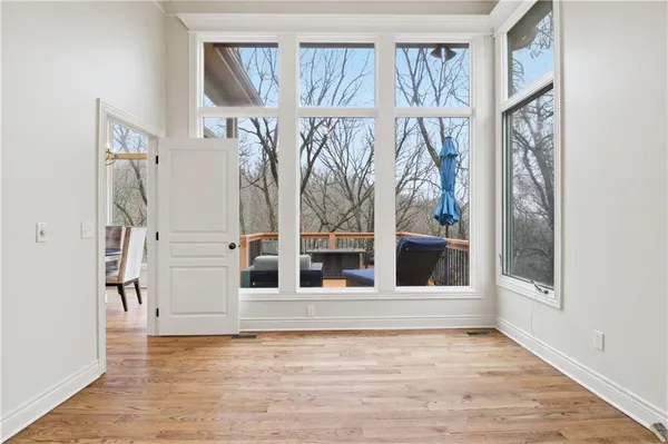 $795,000 | 10514 Northwest River Hills Drive, Parkville, MO 64152