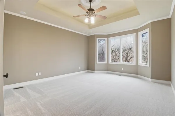 $795,000 | 10514 Northwest River Hills Drive, Parkville, MO 64152
