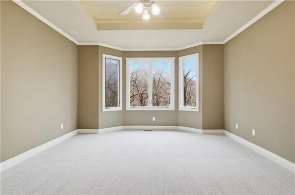 $795,000 | 10514 Northwest River Hills Drive, Parkville, MO 64152