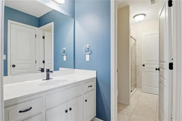 $795,000 | 10514 Northwest River Hills Drive, Parkville, MO 64152