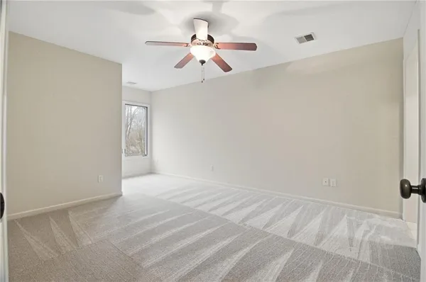$795,000 | 10514 Northwest River Hills Drive, Parkville, MO 64152