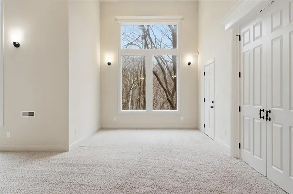 $795,000 | 10514 Northwest River Hills Drive, Parkville, MO 64152