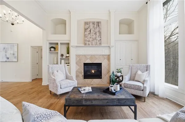 $795,000 | 10514 Northwest River Hills Drive, Parkville, MO 64152