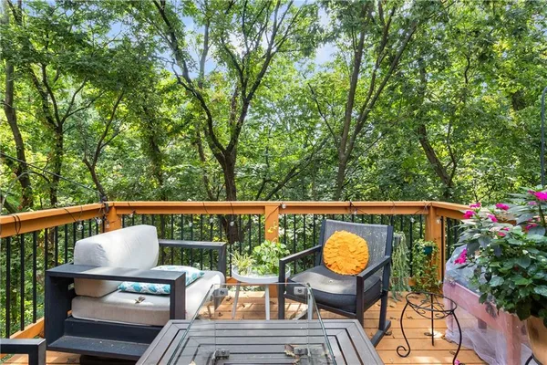 $795,000 | 10514 Northwest River Hills Drive, Parkville, MO 64152