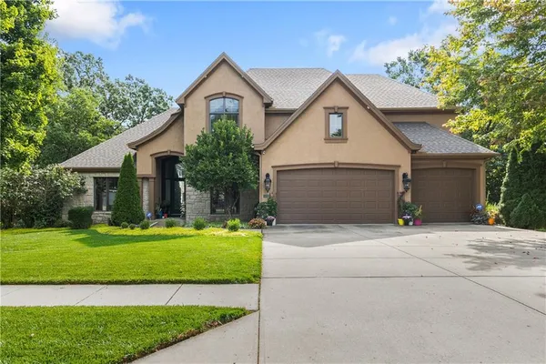 $795,000 | 10514 Northwest River Hills Drive, Parkville, MO 64152