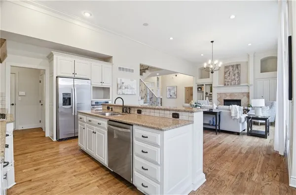 $795,000 | 10514 Northwest River Hills Drive, Parkville, MO 64152
