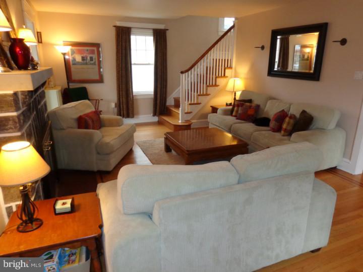 168 Sycamore Road Havertown, PA 19083 - Photo 4 of 25 Living Room