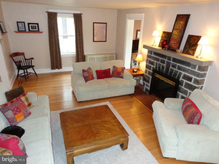 168 Sycamore Road Havertown, PA 19083 - Photo 6 of 25 Living Room