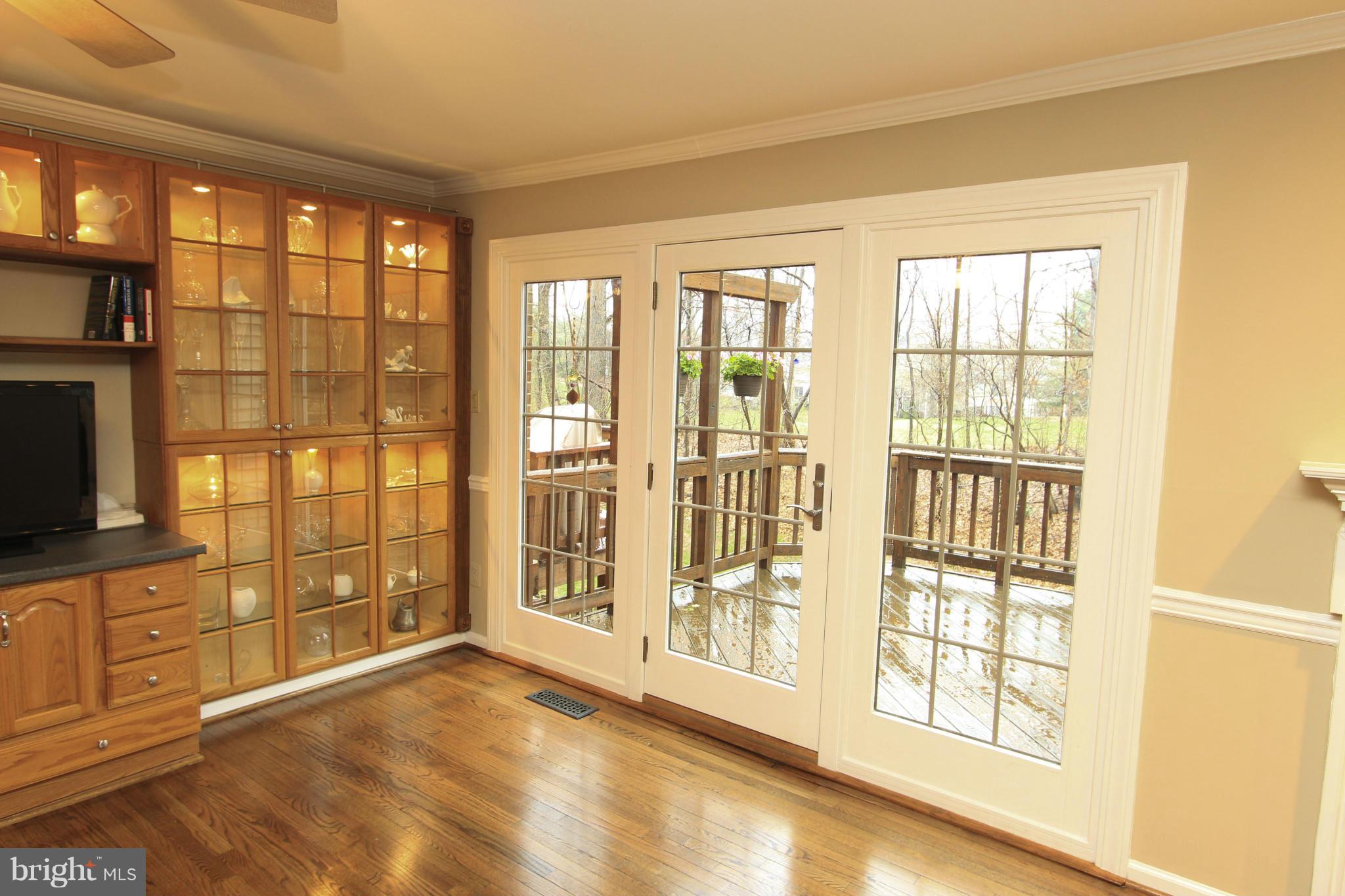 3817 Inverness Road Fairfax, VA 22033 - Photo 7 of 30 Living Room with Lighted Built-ins