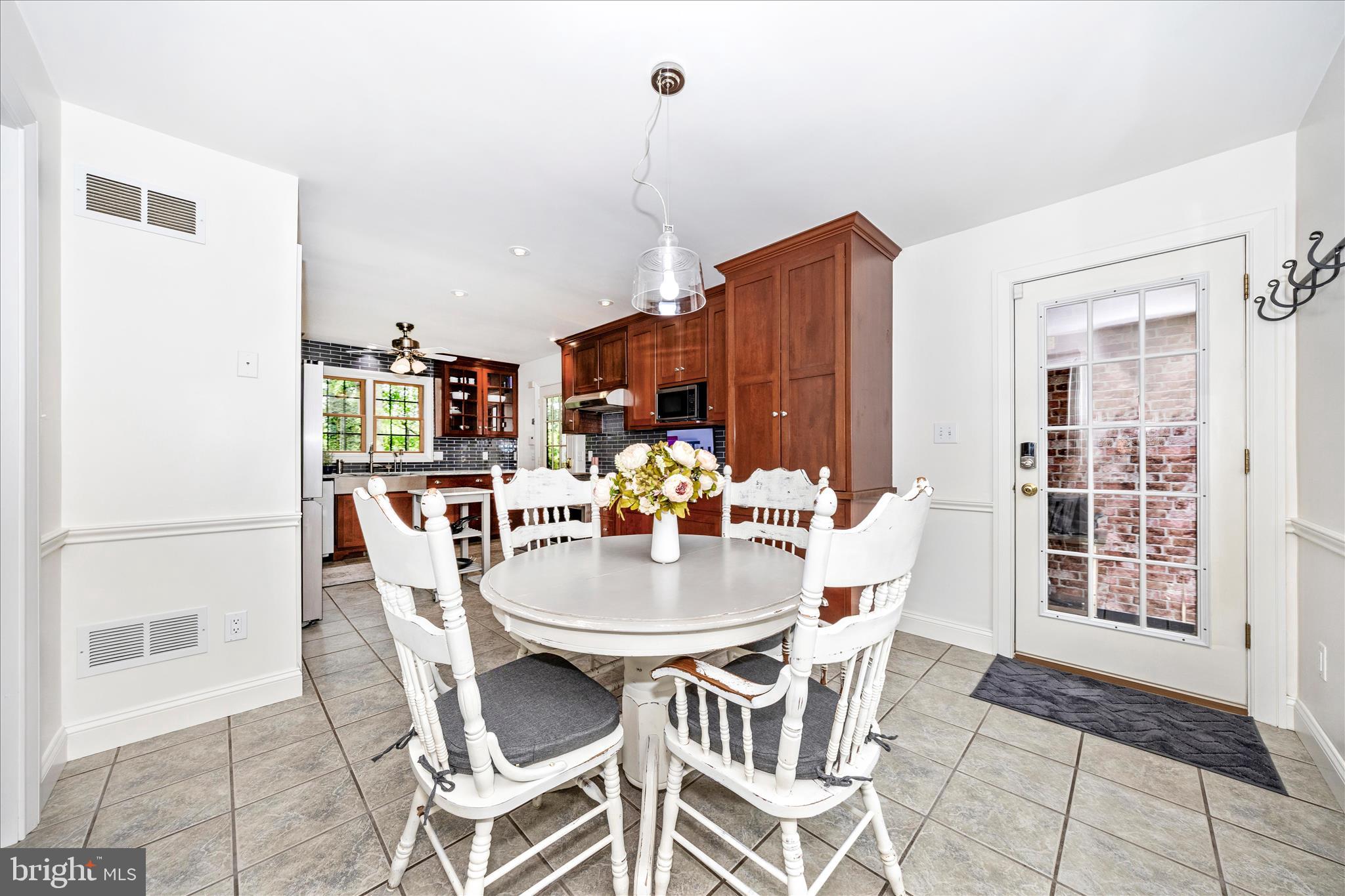 15810 Spade Road Hagerstown, MD 21740 - Photo 12 of 76 Morning Room & Kitchen
