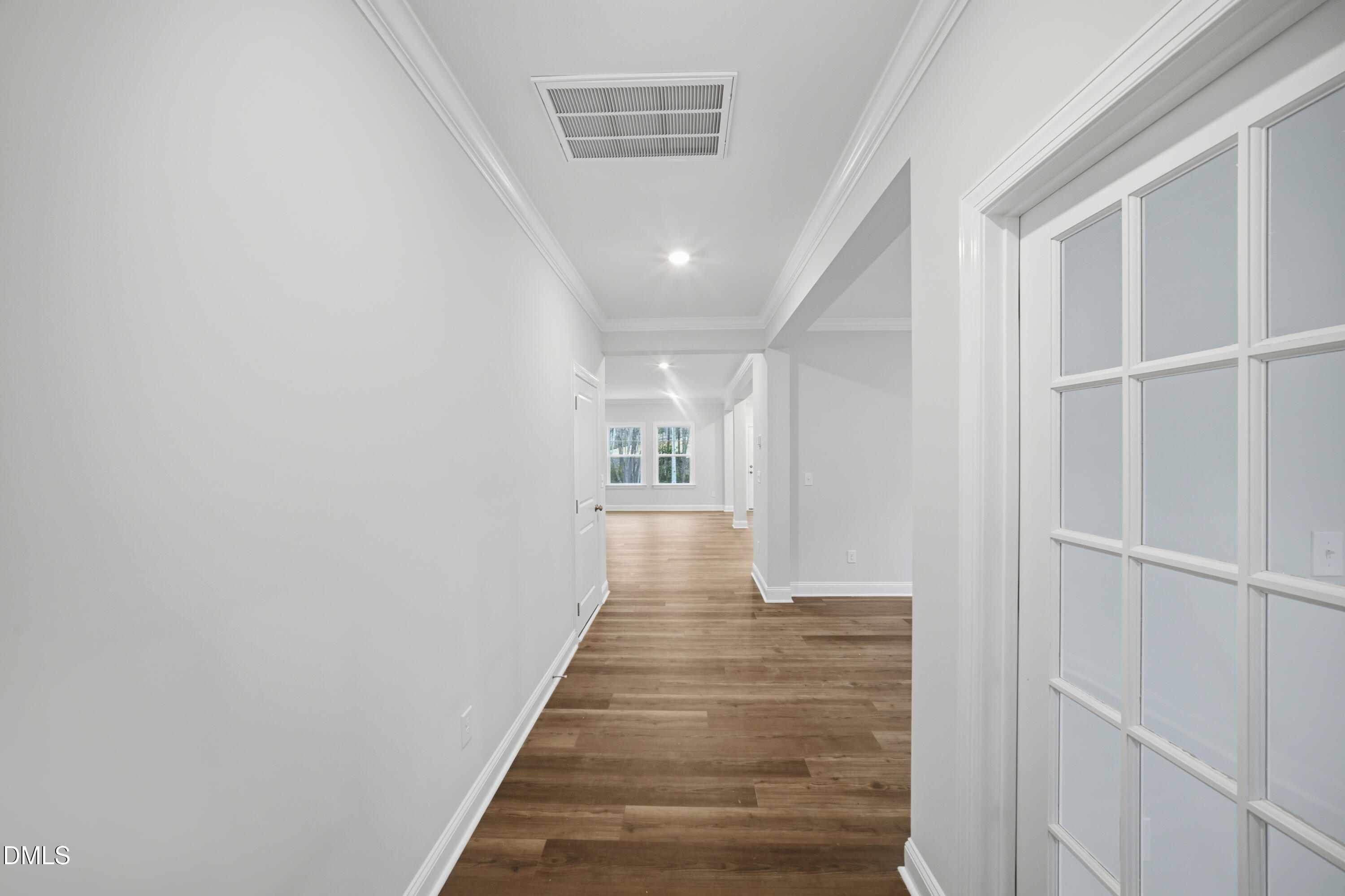 SUN_Everlee_Pic_TryonIII_QMI_217_Foyer_1